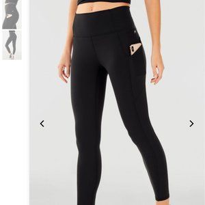 Fabletics Oasis High-Waisted Pocket 7/8 Black